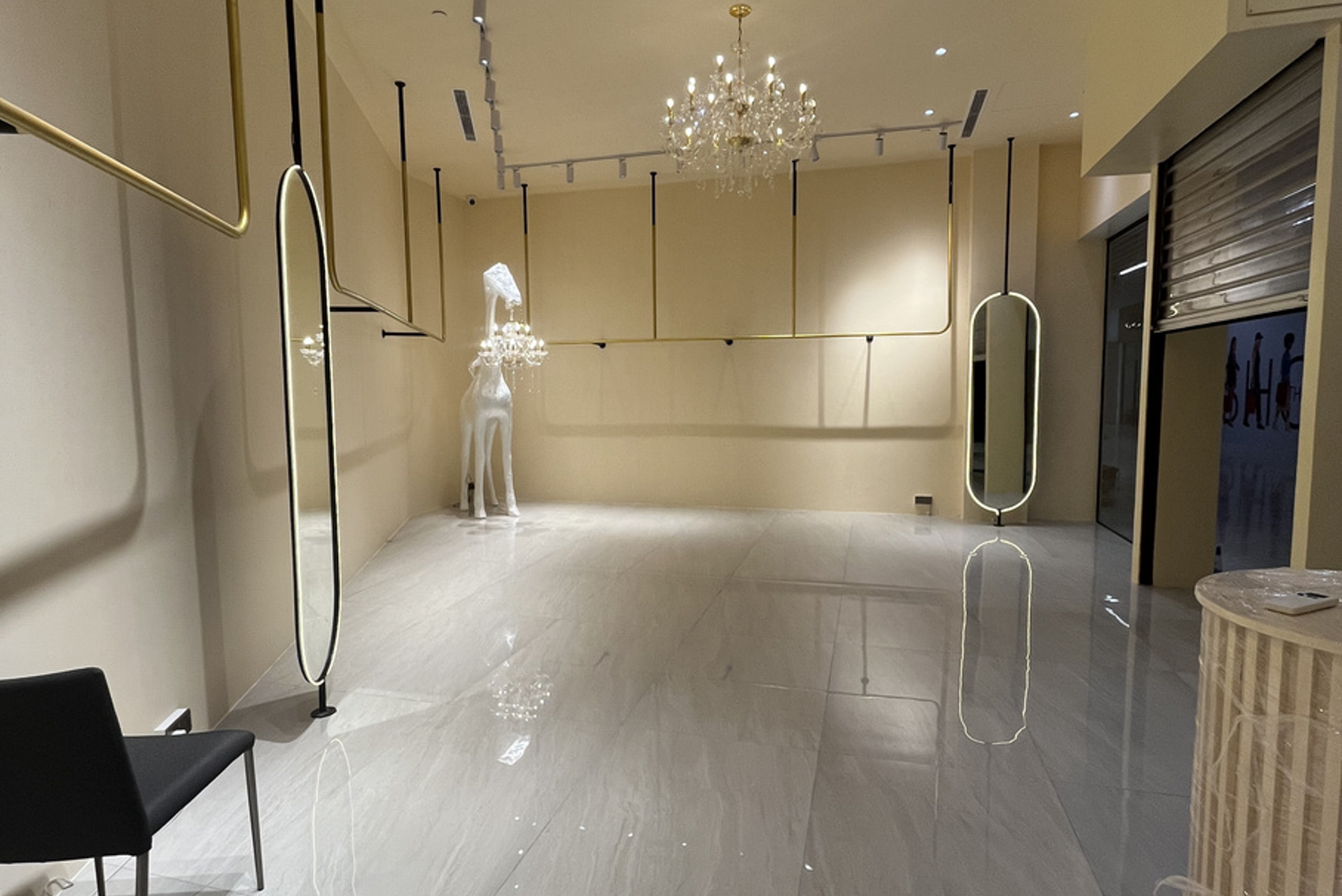 Solen E Ceil Clothing - Gallery Image 1